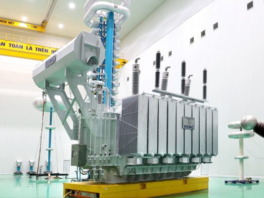Máy biến áp 70 MVA – 132/33 kV trong quá trính thử nghiệm tại Phòng thí nghiệm 500kV của EEMC