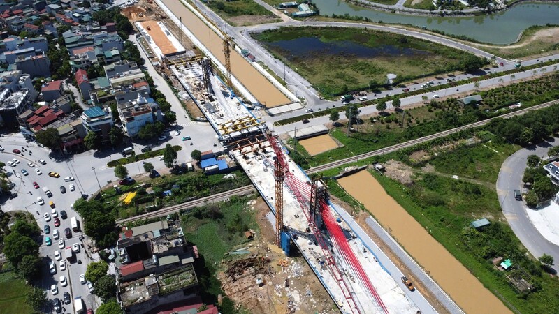 Theo kế hoạch, cầu sẽ hợp long toàn bộ vào cuối tháng 8, thông xe kỹ thuật trước ngày 5/10/2025 và hoàn thành toàn bộ công trình trước ngày 15/12/2025.