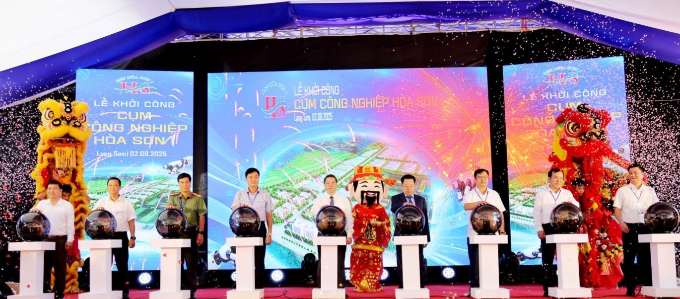 Các đại biểu thực hiện nghi thức Khởi công Dự án Cụm công nghiệp Hòa Sơn I Các đại biểu thực hiện nghi thức Khởi công Dự án Cụm công nghiệp Hòa Sơn I