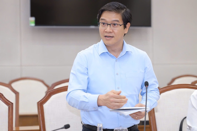 Vụ trưởng Thái Văn Tài cho biết, Bộ đã triển khai rà soát chương trình, sách giáo khoa để xem xét việc ảnh hưởng của thực hiện thay đổi địa giới hành chính và chính quyền địa phương 2 cấp đối với chương trình và SGK - Ảnh: VGP/Trần Hiệp