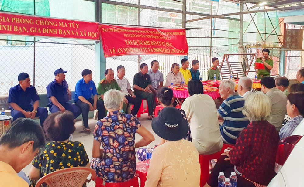 Công an và các cấp, các ngành lồng ghép tuyên truyền, cảnh báo về phương thức, thủ đoạn của các loại tội phạm, nhất là tội phạm lừa đảo chiếm đoạt tài sản