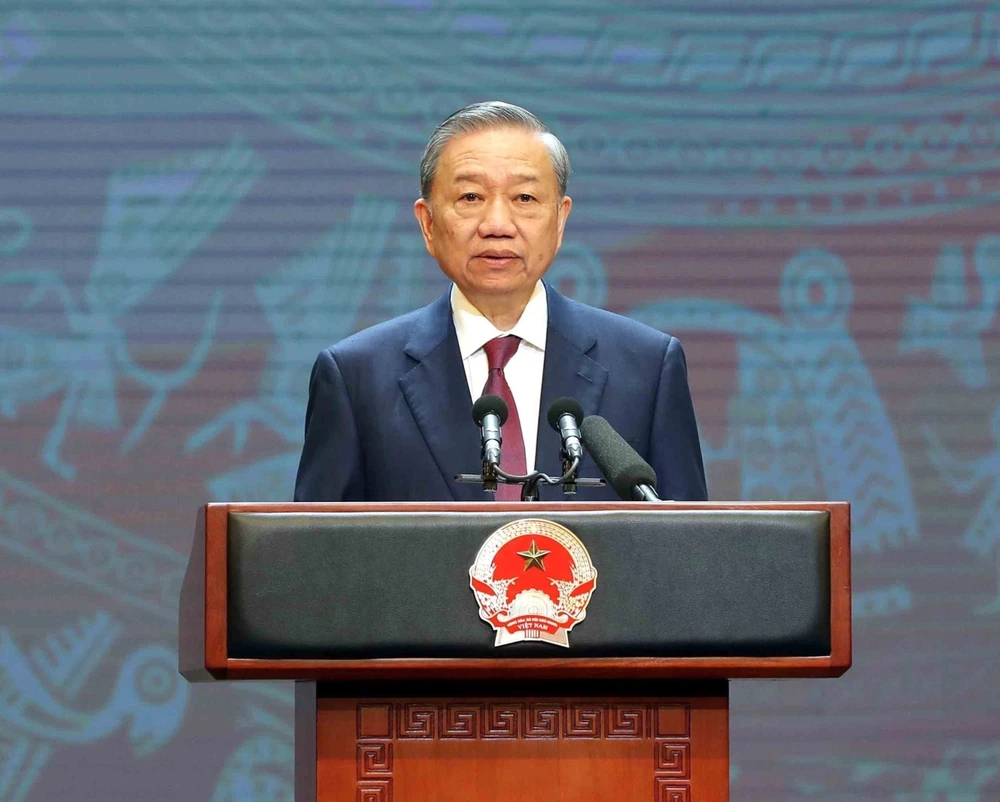 Đồng chí Tô Lâm, Tổng Bí thư Ban Chấp hành Trung ương Đảng Cộng sản Việt Nam có bài viết với nhan đề “Nước Việt Nam là một, dân tộc Việt Nam là một”. Ảnh: Trí Dũng – TTXVN