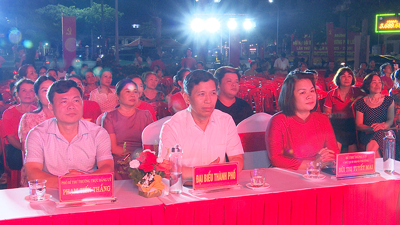 Các đại biểu tham dự chương trình Các đại biểu tham dự chương trình