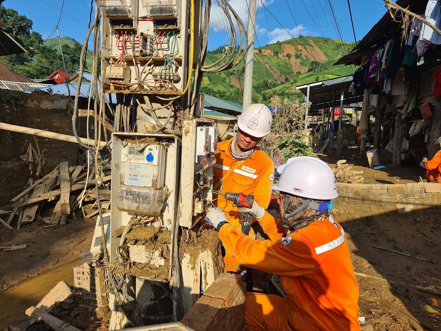 Thủ tướng Chính phủ ghi nhận nỗ lực của ngành điện tại vùng lũ Điện Biên