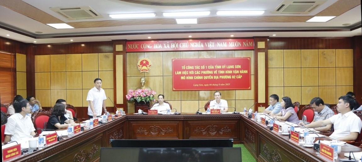 Quang cảnh buổi làm việc Quang cảnh buổi làm việc