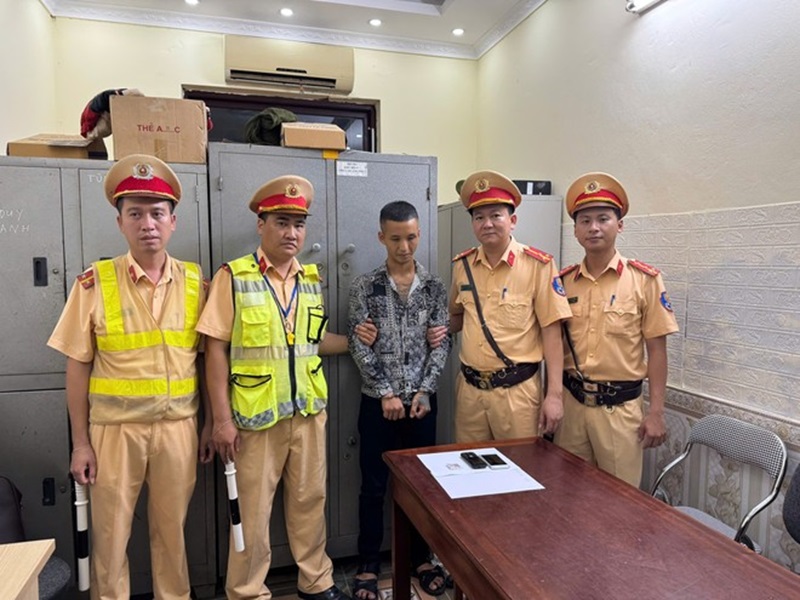 Hưng Yên: Cảnh sát Giao thông bắt giữ đối tượng mang ma tuý