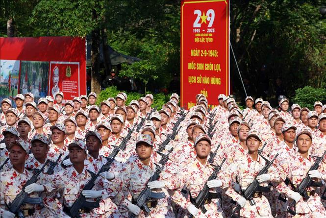 Khối chiến sĩ Công an tham gia buổi hợp luyện tại Đại học Quốc gia Hà Nội, chuẩn bị tham gia diễu binh, diễu hành trong Lễ Kỷ niệm 80 năm Cách mạng tháng Tám và Quốc khánh 2/9. Ảnh: Phạm Kiên/TTXVN