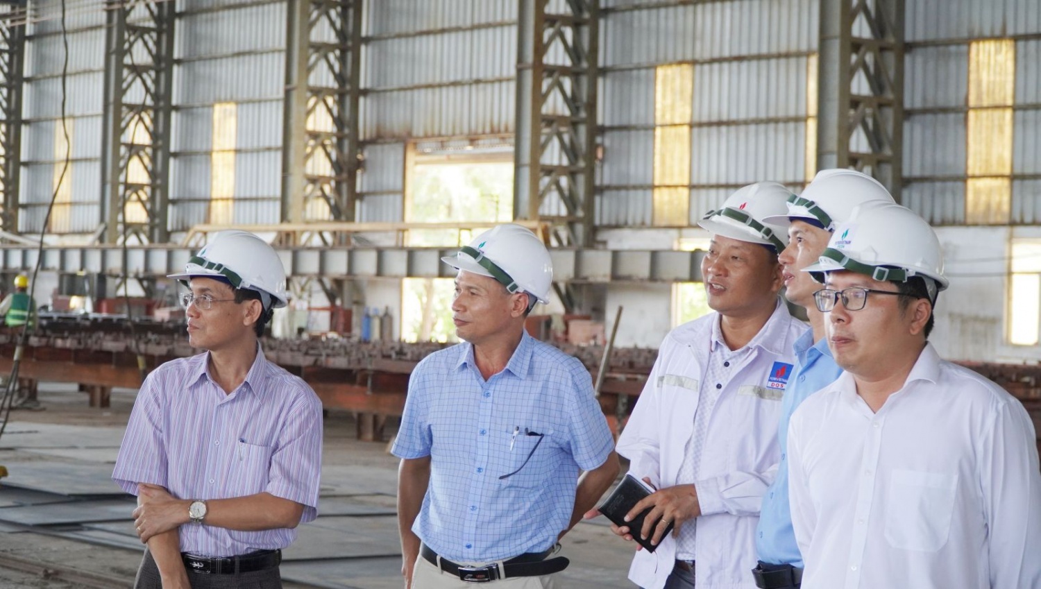 Đoàn công tác Trường Cao đẳng Kon Tum đã tham quan Nhà máy, các dây chuyển chế tạo, lắp ráp tại PVSM