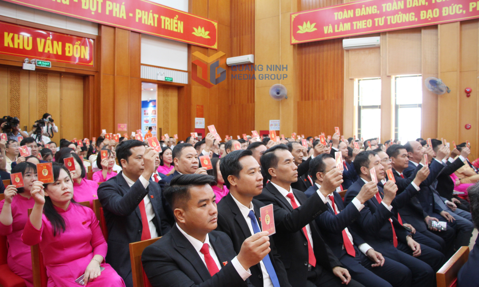 Đại hội biểu quyết thông qua Nghị quyết Đại hội. Đại hội biểu quyết thông qua Nghị quyết Đại hội.