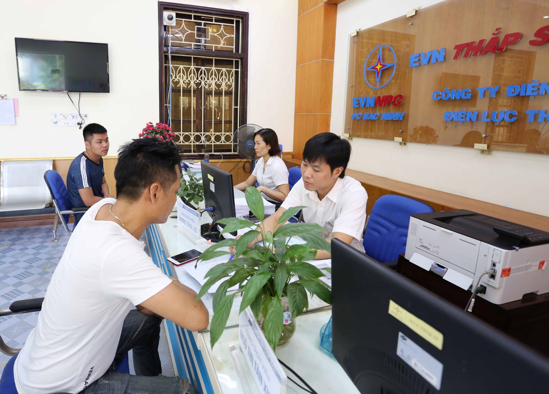 Điện lực Bắc Ninh triển khai ký lại hợp đồng mua bán điện với toàn bộ khách hàng