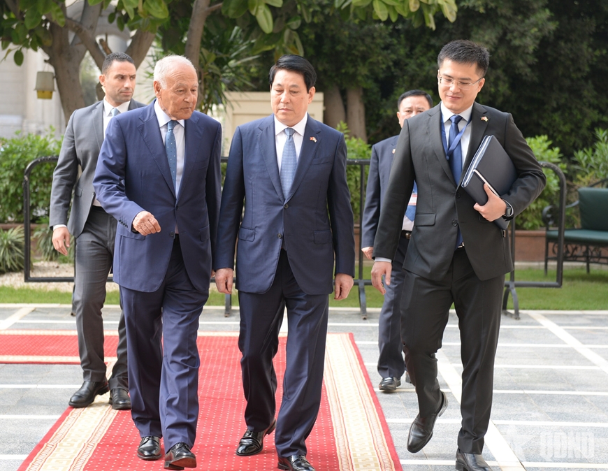 Chủ tịch nước Lương Cường và Tổng Thư ký Liên đoàn Arab Ahmed Aboul Gheit tại buổi đón tiếp. Chủ tịch nước Lương Cường và Tổng Thư ký Liên đoàn Arab Ahmed Aboul Gheit tại buổi đón tiếp.