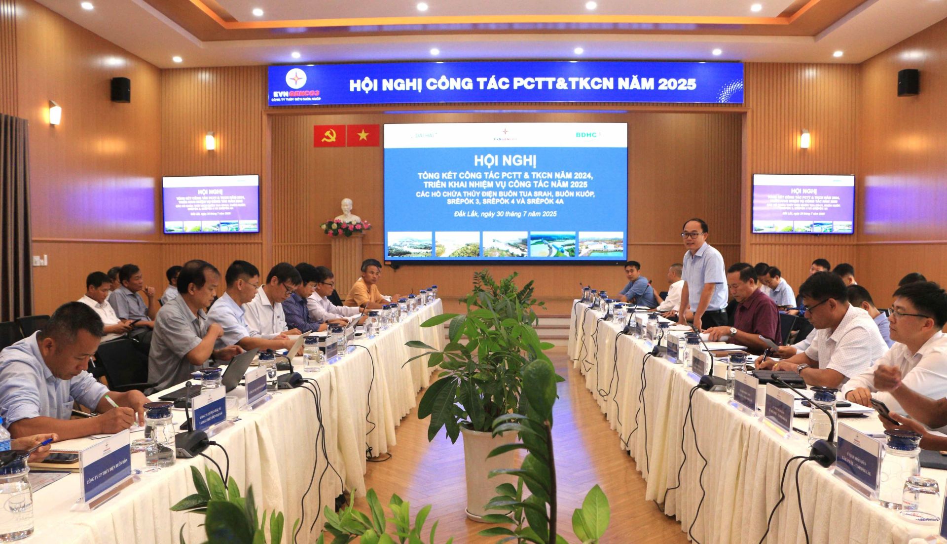 Các đại biểu tham dự Hội nghị