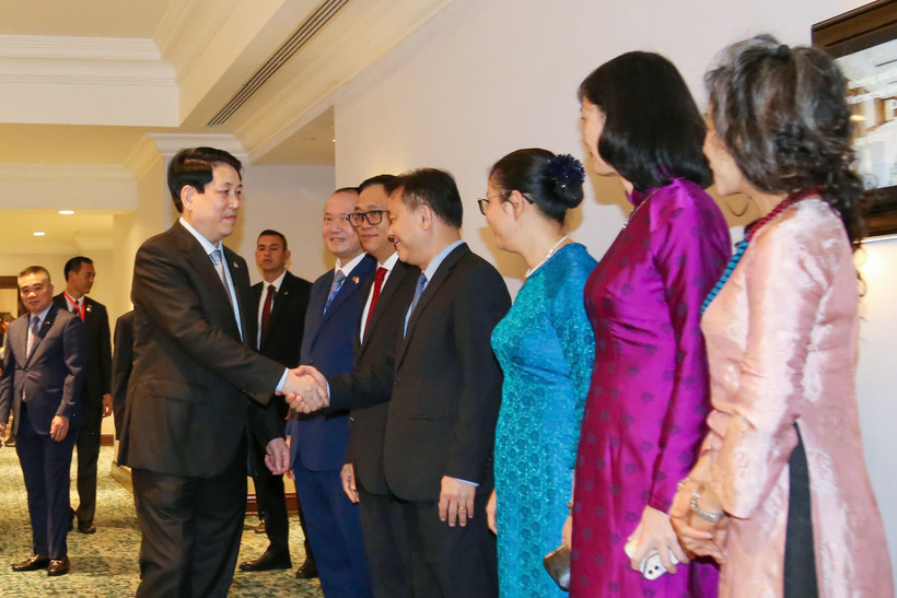 Chủ tịch nước Lương Cường làm việc với các Đại sứ Việt Nam tại châu Phi Chủ tịch nước Lương Cường làm việc với các Đại sứ Việt Nam tại châu Phi