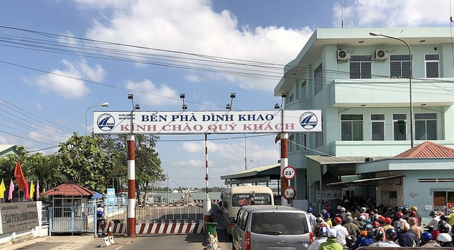 Vĩnh Long đề xuất miễn giá vé qua phà Đình Khao cho cán bộ từ Bến Tre (cũ)