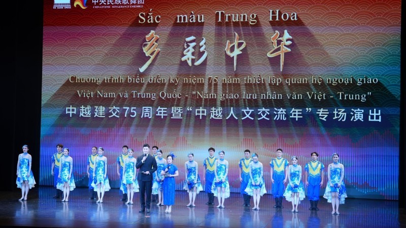 Sắc màu Trung Hoa: Cầu nối văn hóa Việt Nam–Trung Quốc