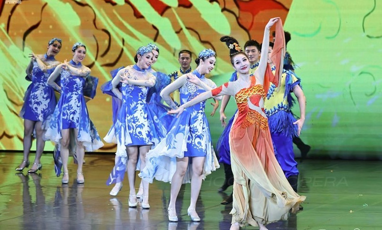 Tiết mục múa “Cá vượt vũ môn - Từng bước lên cao”. (Nguồn: Nhà hát Hồ Gươm) Tiết mục múa “Cá vượt vũ môn - Từng bước lên cao”. (Nguồn: Nhà hát Hồ Gươm)