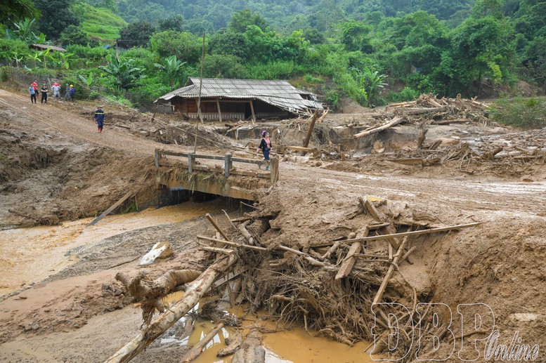 Một phần bản Háng Pu Xi tan hoang sau lũ dữ - Ảnh: Báo Điện Biên Phủ Một phần bản Háng Pu Xi tan hoang sau lũ dữ - Ảnh: Báo Điện Biên Phủ