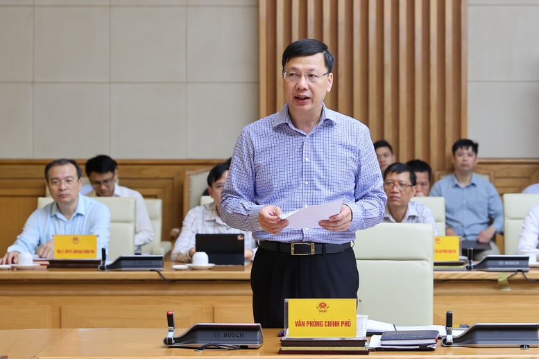 Phó Chủ nhiệm Văn phòng Chính phủ Phạm Mạnh Cường báo cáo tại Phiên họp - Ảnh: VGP/Nhật Bắc