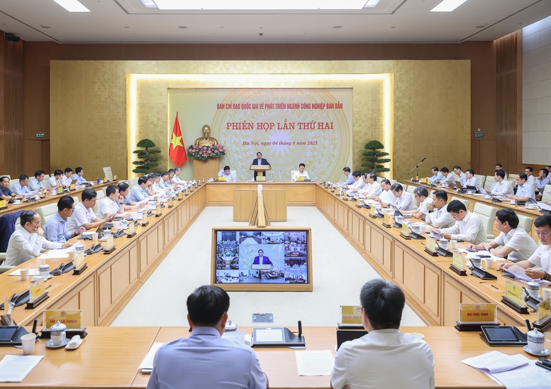 Thủ tướng Phạm Minh Chính: Chậm nhất tới 2027 phải thiết kế, chế tạo, kiểm thử một số chíp bán dẫn cần thiết