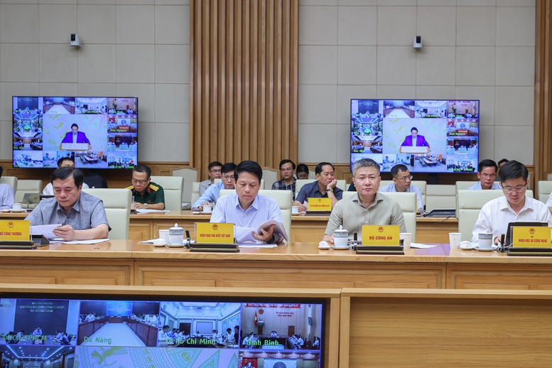 Phiên họp được tổ chức trực tiếp tại Trụ sở Chính phủ, trực tuyến với điểm cầu một số tỉnh, thành phố và các trường đại học, học viện, khu công nghệ cao - Ảnh: VGP/Nhật Bắc