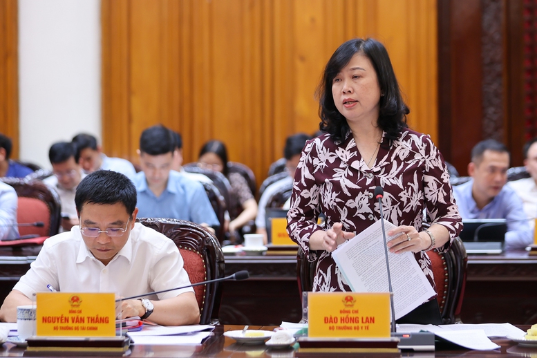 Bộ trưởng Bộ Y tế Đào Hồng Lan báo cáo tại cuộc họp - Ảnh: VGP/Nhật Bắc Bộ trưởng Bộ Y tế Đào Hồng Lan báo cáo tại cuộc họp - Ảnh: VGP/Nhật Bắc