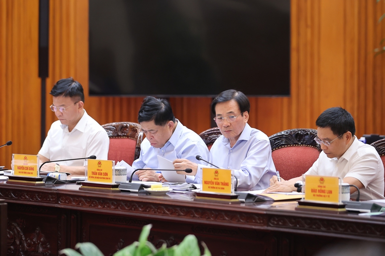 Các đồng chí Phó Thủ tướng Chính phủ, thành viên Chính phủ, lãnh đạo các bộ, cơ quan thuộc Chính phủ tham dự cuộc họp - Ảnh: VGP/Nhật Bắc Các đồng chí Phó Thủ tướng Chính phủ, thành viên Chính phủ, lãnh đạo các bộ, cơ quan thuộc Chính phủ tham dự cuộc họp - Ảnh: VGP/Nhật Bắc