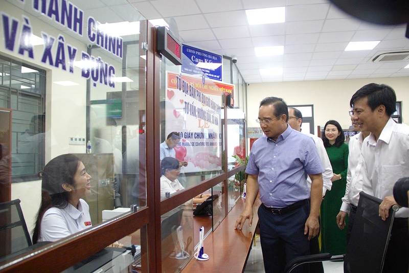 Chủ tịch UBND TP.HCM Nguyễn Văn Được tại Trung tâm Phục vụ hành chính công phường Bà Rịa