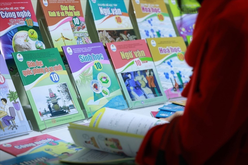 Việc ban hành thông tư sửa đổi, bổ sung Chương trình Giáo dục Phổ thông là căn cứ pháp lý để xem xét chỉnh sửa SGK cho phù hợp với thực tế. (Ảnh minh họa) Việc ban hành thông tư sửa đổi, bổ sung Chương trình Giáo dục Phổ thông là căn cứ pháp lý để xem xét chỉnh sửa SGK cho phù hợp với thực tế. (Ảnh minh họa)