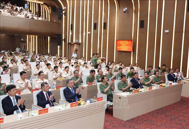 Tổng Bí thư Tô Lâm và các đại biểu dự gặp mặt các điển hình tiên tiến tại Đại hội thi đua "Vì An ninh tổ quốc" lần thứ IX. Ảnh: Thống Nhất/TTXVN