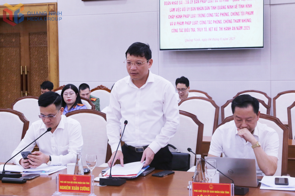 Ông Nghiêm Xuân Cường, Phó Chủ tịch HĐND tỉnh Quảng Ninh phát biểu tại buổi làm việc.