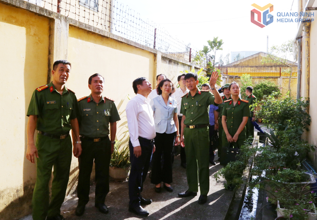 Đoàn khảo sát Ủy ban Pháp luật và Tư pháp của Quốc hội nắm bắt tình hình thực tế tại Trại Tạm giam, Công an tỉnh Quảng Ninh