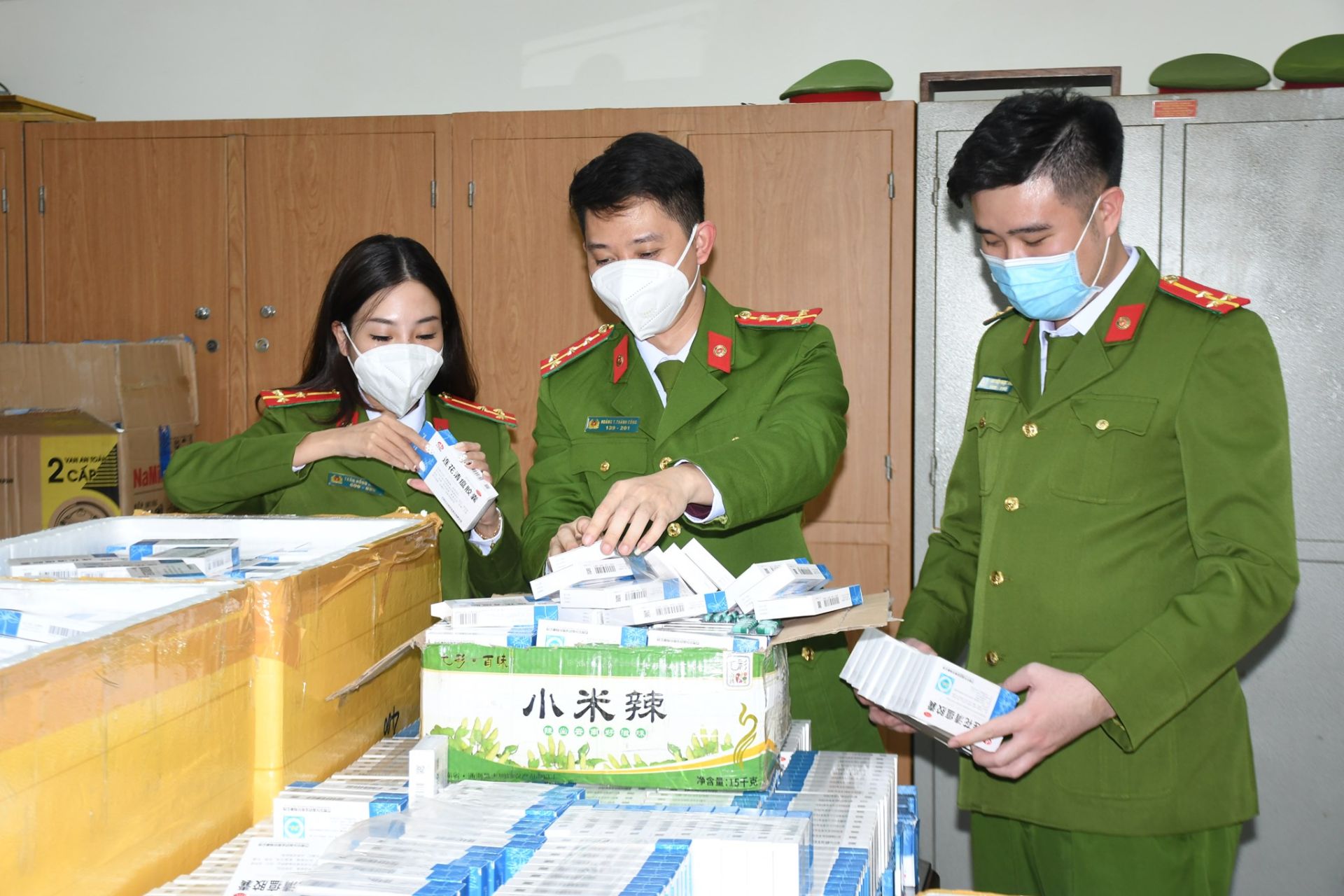 Công an Hải Phòng thông báo đường dây nóng tiếp nhận thông tin phản ánh vi phạm pháp luật về an toàn thực phẩm