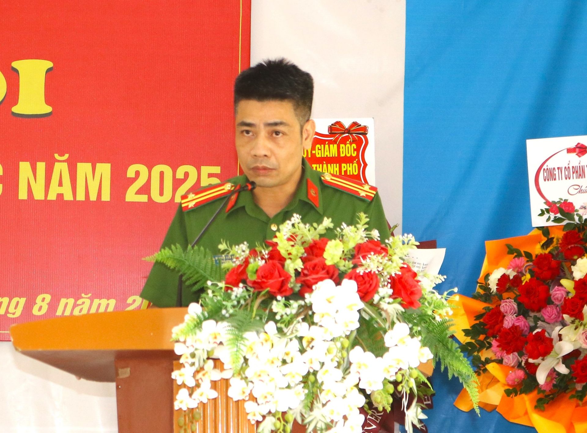 Trung tá Nguyễn Văn Quỳnh, Trưởng Công an xã phát biểu bế mạc ngày hội