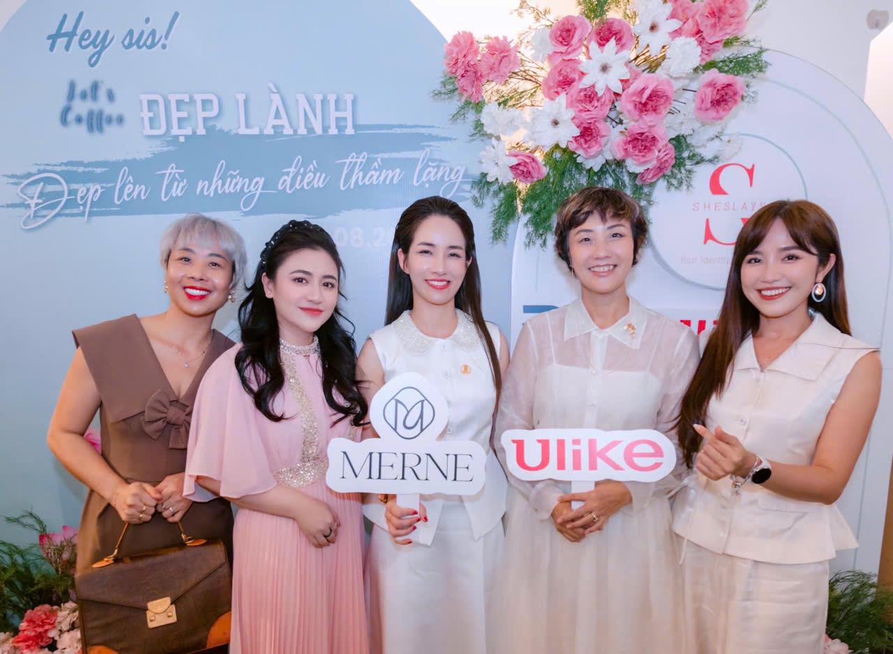 Từ trái sang: Bà Hana Trần, Anne Tăng, Tôn Nữ Xuân Quyên, Nguyễn Hoàng Yến, Hương Lưu