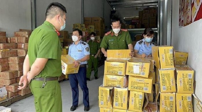 Lực lượng chức năng Hà Nội đã phát hiện, bắt giữ nhiều vụ việc vi phạm hàng giả, hàng nhái và hàng lậu. Lực lượng chức năng Hà Nội đã phát hiện, bắt giữ nhiều vụ việc vi phạm hàng giả, hàng nhái và hàng lậu.