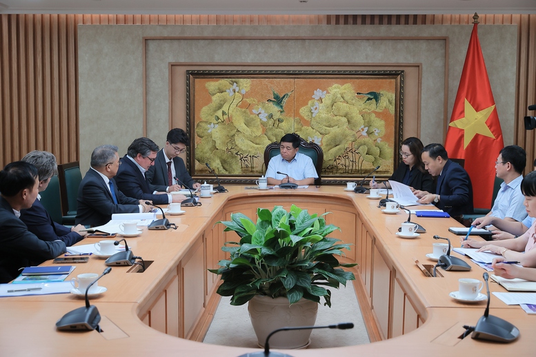 Phó Thủ tướng Nguyễn Chí Dũng ủng hộ dự định mở rộng đầu tư của Tập đoàn Aboitiz tại Việt Nam trong lĩnh vực năng lượng tái tạo, đặc biệt trong bối cảnh Việt Nam đang đẩy mạnh chuyển dịch năng lượng và phát triển kinh tế xanh - Ảnh: VGP/Thu Sa