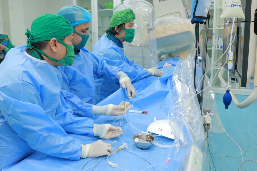 Cứu thành công bệnh nhân đột quỵ nhồi máu não cấp, hôn mê, liệt nữa người