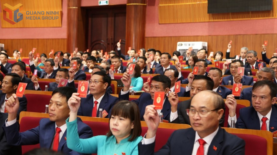 Đại hội biểu quyết thông qua Nghị quyết Đại hội.