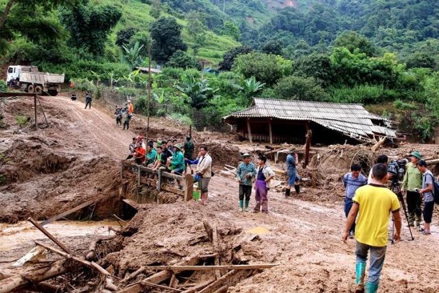 Nghệ An “nhường cơm, sẻ áo” với đồng bào vùng lũ Điện Biên, Sơn La