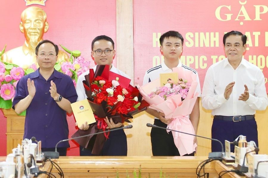 Hà Tĩnh vinh danh 2 học sinh giành Huy chương Vàng Olympic Toán học quốc tế