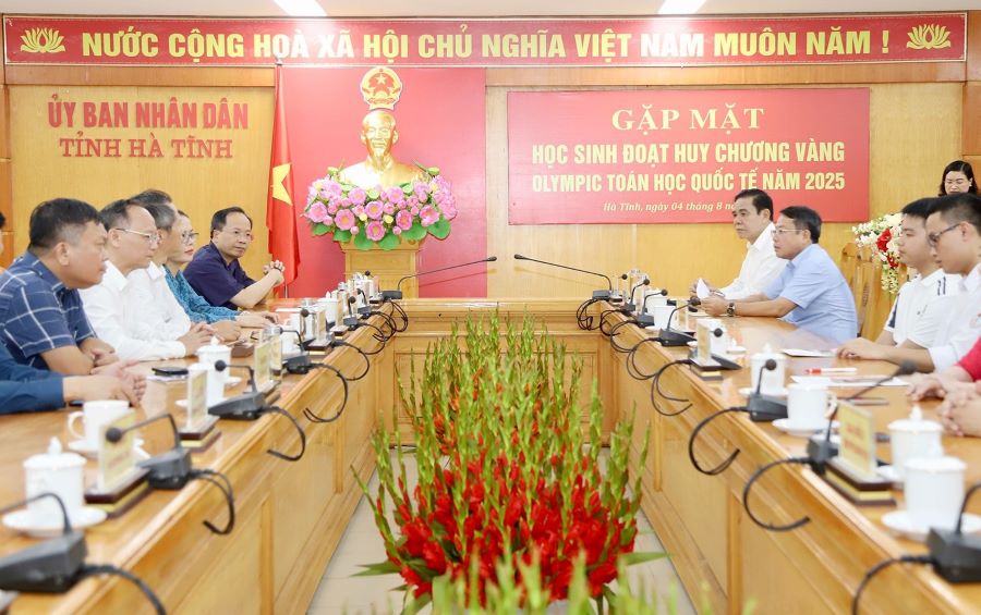 Tỉnh Hà Tĩnh tổ chức gặp mặt học sinh đoạt HCV Olympic Toán học quốc tế.