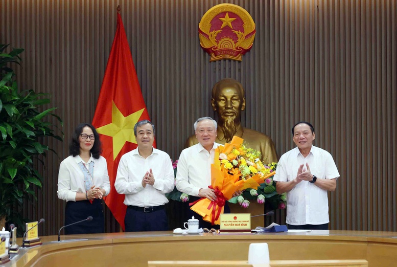 Phó Thủ tướng nêu rõ: Ban Chỉ đạo 35 Đảng ủy Chính phủ và Ban Chỉ đạo 35 các cấp trong Đảng bộ Chính phủ tiếp tục nâng cao chất lượng, bám sát chỉ đạo, định hướng của Ban Chỉ đạo 35 Trung ương, các cơ quan chức năng, tổ chức đảng trực thuộc - Ảnh: VGP/Nguyễn Hoàng Phó Thủ tướng nêu rõ: Ban Chỉ đạo 35 Đảng ủy Chính phủ và Ban Chỉ đạo 35 các cấp trong Đảng bộ Chính phủ tiếp tục nâng cao chất lượng, bám sát chỉ đạo, định hướng của Ban Chỉ đạo 35 Trung ương, các cơ quan chức năng, tổ chức đảng trực thuộc - Ảnh: VGP/Nguyễn Hoàng