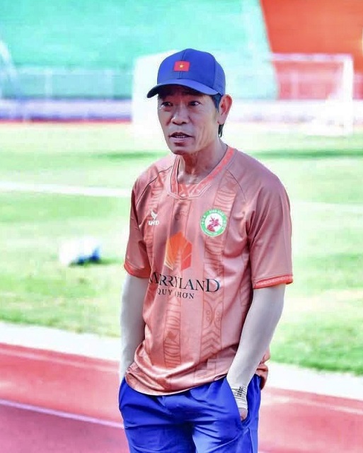 HLV Trần Duy Quang sẽ nỗ lực dẫn dắt Quy Nhơn United thi đấu hiệu quả, sớm trở lại “sân chơi” V-League. Ảnh: CLB…. HLV Trần Duy Quang sẽ nỗ lực dẫn dắt Quy Nhơn United thi đấu hiệu quả, sớm trở lại “sân chơi” V-League. Ảnh: CLB….