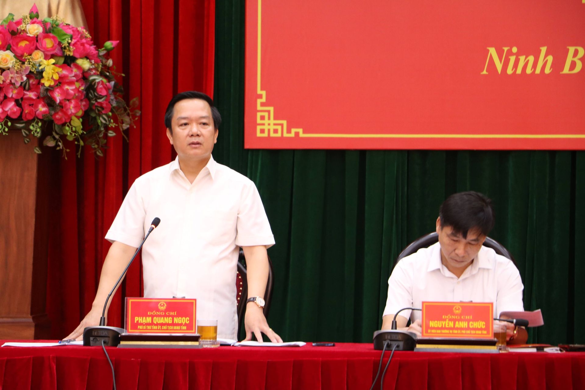 Phó Bí thư Tỉnh ủy, Chủ tịch UBND tỉnh Ninh Bình Phạm Quang Ngọc chủ trì hội nghị