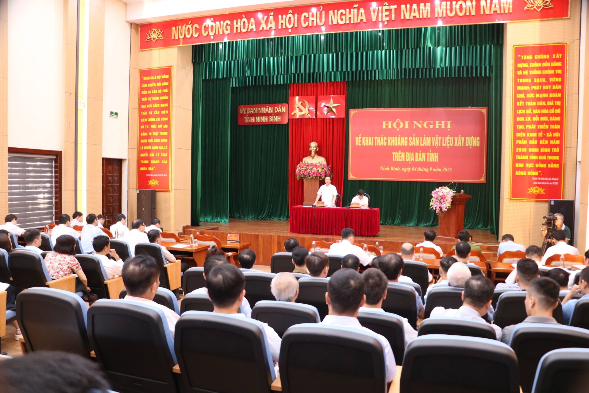 Quang cảnh hội nghị