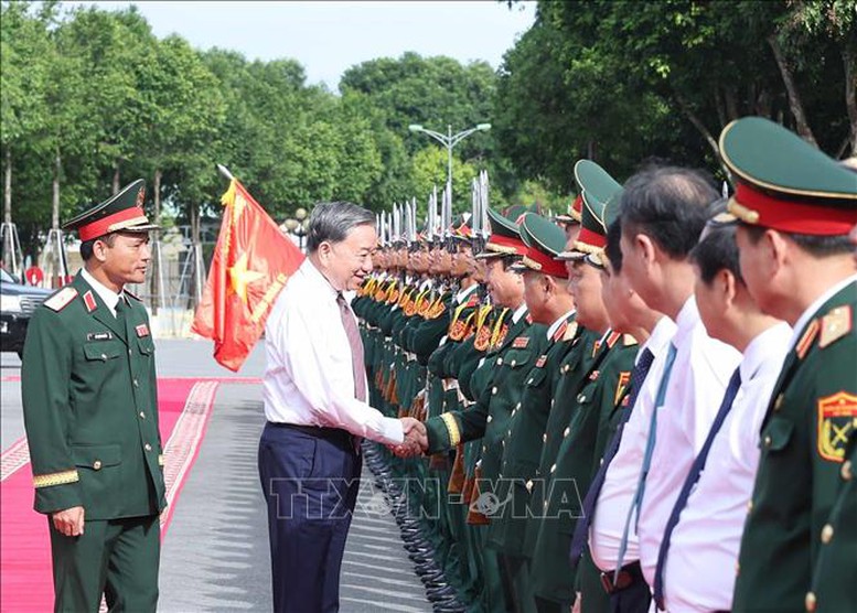 ổng Bí thư Tô Lâm thăm và làm việc tại Quân đoàn 12 - Ảnh: TTXVN