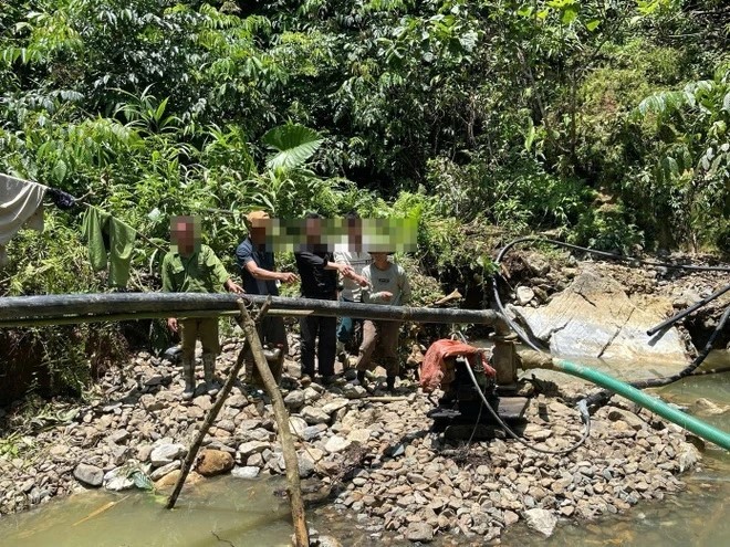 Hiện trường vụ khai thác vàng trái phép tại xã Phú Linh, tỉnh Tuyên Quang