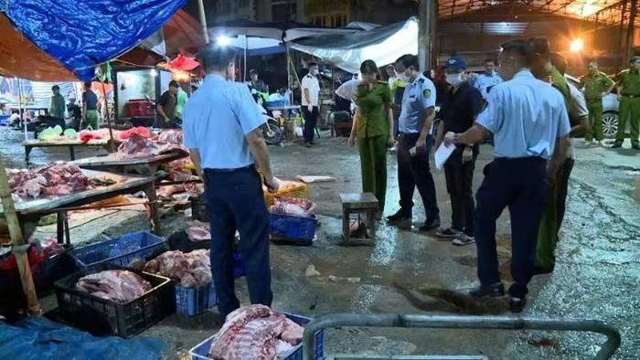 Hà Nội dồn lực dẹp chợ tự phát, xóa hơn 700 lò giết mổ nhỏ lẻ trong năm 2025