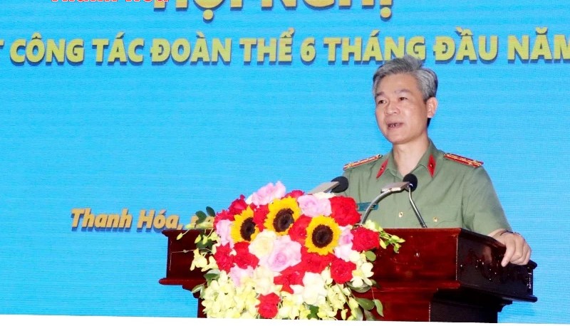 Đại tá Nguyễn Anh Tuấn, Phó Bí thư Đảng ủy, Phó Giám đốc Công an tỉnh phát biểu chỉ đạo tại hội nghị.