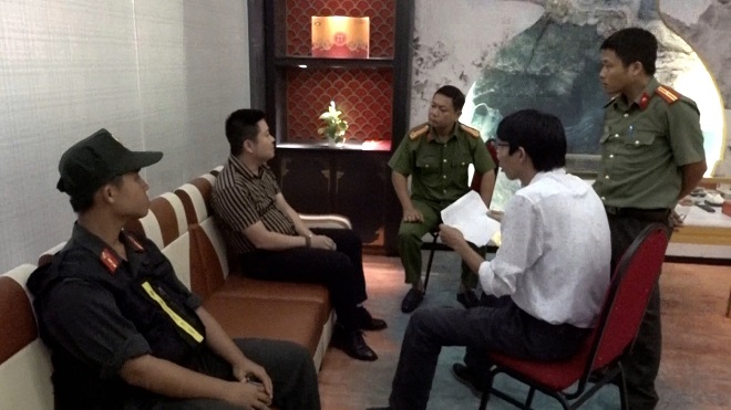Triệt phá cơ sở kinh doanh của người Trung Quốc, thu giữ hàng giả và sản phẩm động vật quý hiếm